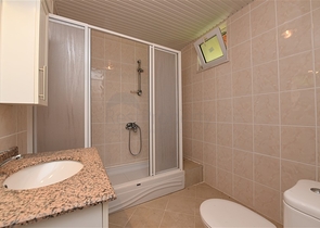 اطلالة بحر وقلعة -فيلا مستقلة مع مسبح خاص - في مركز الانيا