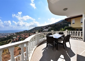 اطلالة بحر وقلعة -فيلا مستقلة مع مسبح خاص - في مركز الانيا