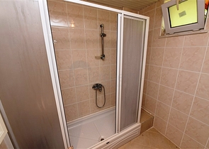 اطلالة بحر وقلعة -فيلا مستقلة مع مسبح خاص - في مركز الانيا