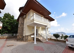 اطلالة بحر وقلعة -فيلا مستقلة مع مسبح خاص - في مركز الانيا