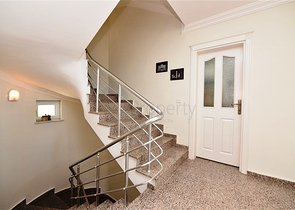 اطلالة بحر وقلعة -فيلا مستقلة مع مسبح خاص - في مركز الانيا