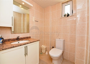 اطلالة بحر وقلعة -فيلا مستقلة مع مسبح خاص - في مركز الانيا