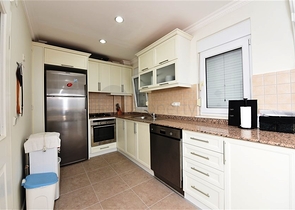 اطلالة بحر وقلعة -فيلا مستقلة مع مسبح خاص - في مركز الانيا