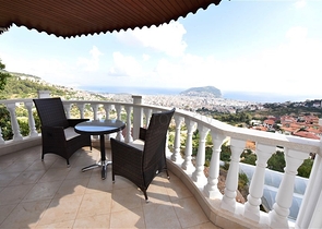 اطلالة بحر وقلعة -فيلا مستقلة مع مسبح خاص - في مركز الانيا