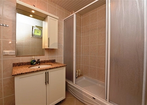 اطلالة بحر وقلعة -فيلا مستقلة مع مسبح خاص - في مركز الانيا