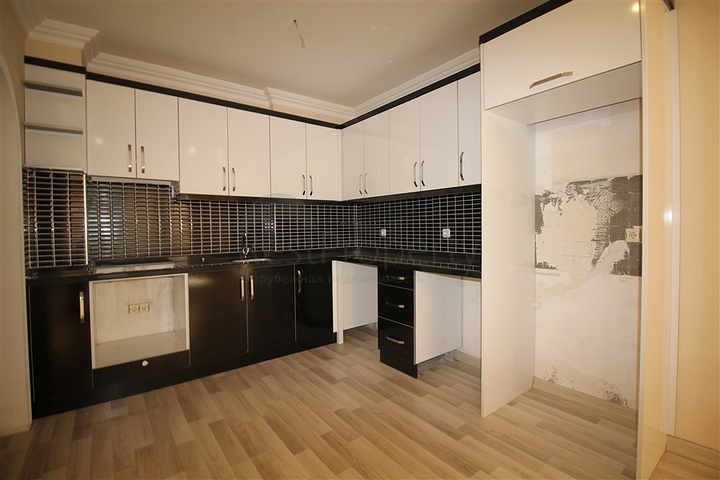 موقع مركزي -شقة غرفة وصالة -قريبة من شاطئ كليوباترا /الانيا 