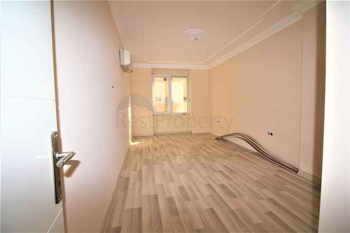 موقع مركزي -شقة غرفة وصالة -قريبة من شاطئ كليوباترا /الانيا 