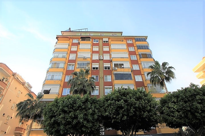 موقع مركزي -شقة غرفة وصالة -قريبة من شاطئ كليوباترا /الانيا 