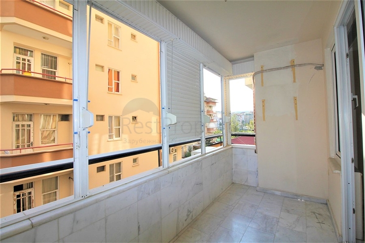 موقع مركزي -شقة غرفة وصالة -قريبة من شاطئ كليوباترا /الانيا 