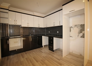 موقع مركزي -شقة غرفة وصالة -قريبة من شاطئ كليوباترا /الانيا 