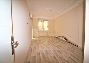 موقع مركزي -شقة غرفة وصالة -قريبة من شاطئ كليوباترا /الانيا 