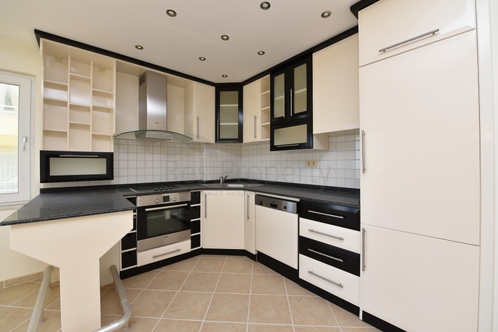 خط اول على البحر -شقة 2 غرفة وصالة -في مهموتلار / الانيا 