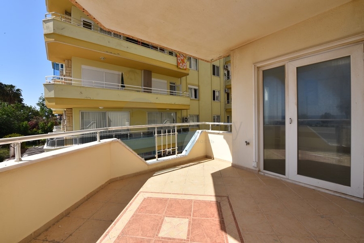 خط اول على البحر -شقة 2 غرفة وصالة -في مهموتلار / الانيا 