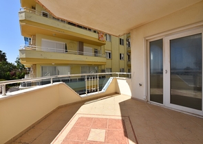 خط اول على البحر -شقة 2 غرفة وصالة -في مهموتلار / الانيا 