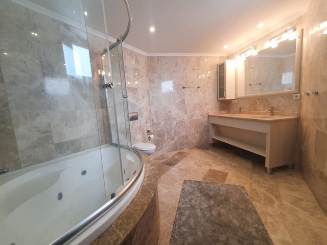 اطلالة بحر وقلعة -شقة فاخرة - تصميم 2 غرفة وصالة -في جيكجلي / الانيا 