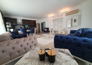 اطلالة بحر وقلعة -شقة فاخرة - تصميم 2 غرفة وصالة -في جيكجلي / الانيا 