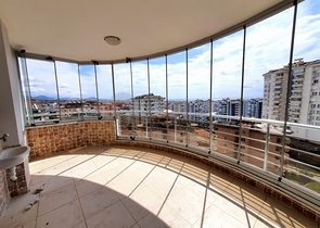 اطلالة بحر وقلعة -شقة فاخرة - تصميم 2 غرفة وصالة -في جيكجلي / الانيا 