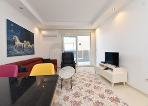 قريبة من شاطئ كليوباترا -شقة انيقة -تصميم 1+1 - في مركز الانيا 