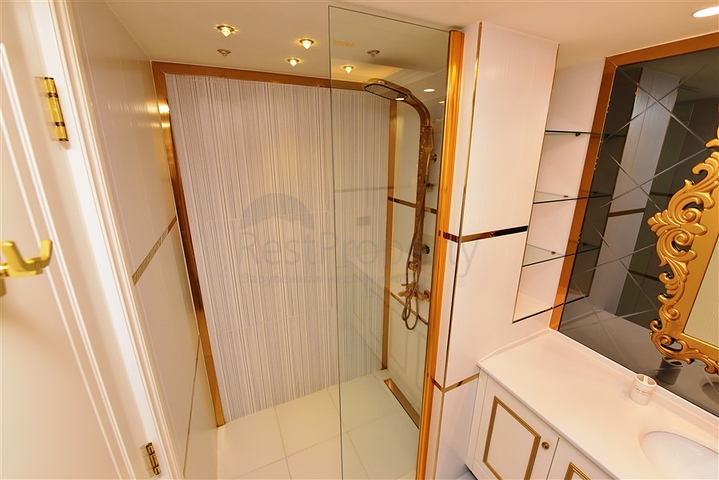 اطلالة بحر -شقة 2 غرفة وصالة -ضمن مجمع بخدمات 5 نجوم -في مركز الانيا 