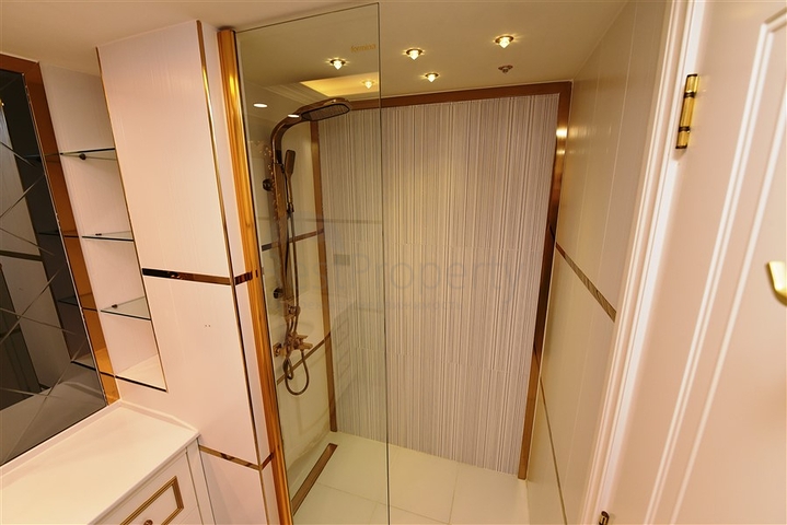 اطلالة بحر -شقة 2 غرفة وصالة -ضمن مجمع بخدمات 5 نجوم -في مركز الانيا 