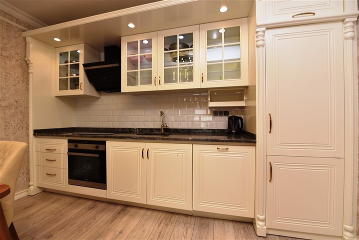 اطلالة بحر -شقة 2 غرفة وصالة -ضمن مجمع بخدمات 5 نجوم -في مركز الانيا 