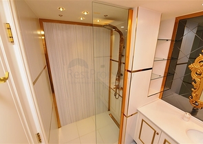 اطلالة بحر -شقة 2 غرفة وصالة -ضمن مجمع بخدمات 5 نجوم -في مركز الانيا 