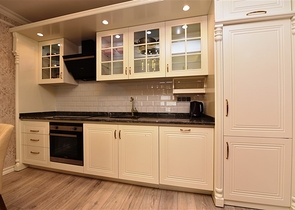 اطلالة بحر -شقة 2 غرفة وصالة -ضمن مجمع بخدمات 5 نجوم -في مركز الانيا 