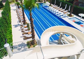 اطلالة بحر -شقة 2 غرفة وصالة -ضمن مجمع بخدمات 5 نجوم -في مركز الانيا 