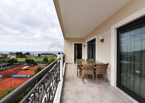 اطلالة بحر -شقة 2 غرفة وصالة -ضمن مجمع بخدمات 5 نجوم -في مركز الانيا 