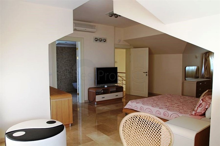 فيلا ضخمة للبيع في كاركي جاك / الانيا 