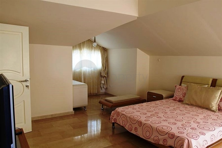 فيلا ضخمة للبيع في كاركي جاك / الانيا 