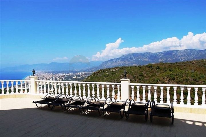 فيلا ضخمة للبيع في كاركي جاك / الانيا 