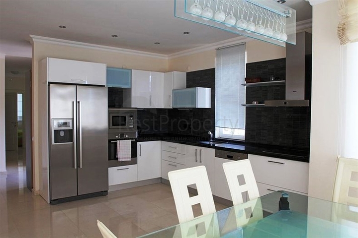 فيلا ضخمة للبيع في كاركي جاك / الانيا 