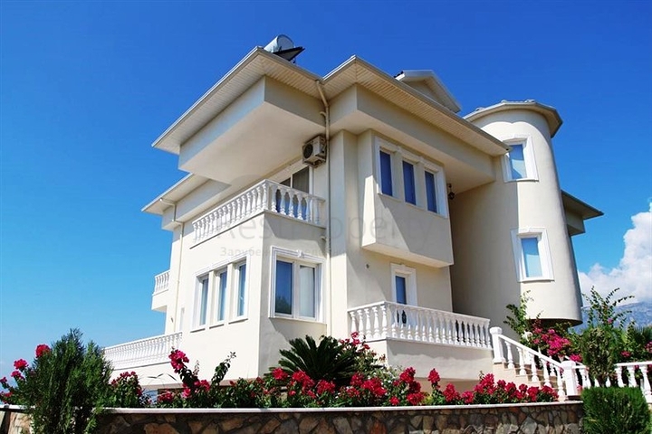 فيلا ضخمة للبيع في كاركي جاك / الانيا 