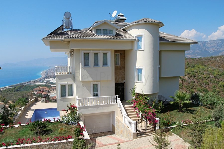 فيلا ضخمة للبيع في كاركي جاك / الانيا 