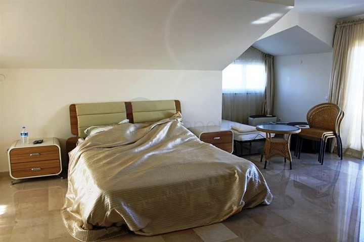 فيلا ضخمة للبيع في كاركي جاك / الانيا 