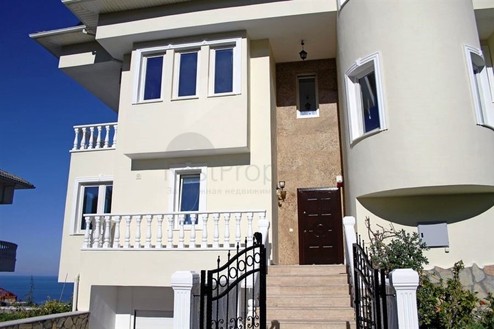 فيلا ضخمة للبيع في كاركي جاك / الانيا 