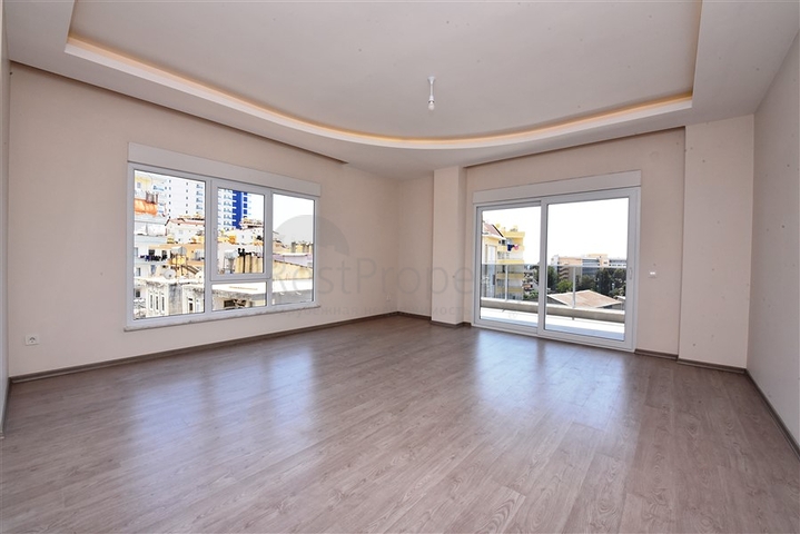 شقة عائلية - 3 غرف وصالة - مطبخ مغلق - في توسمور / الانيا 