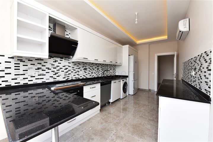 شقة عائلية - 3 غرف وصالة - مطبخ مغلق - في توسمور / الانيا 