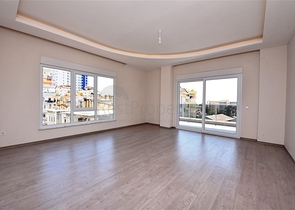 شقة عائلية - 3 غرف وصالة - مطبخ مغلق - في توسمور / الانيا 