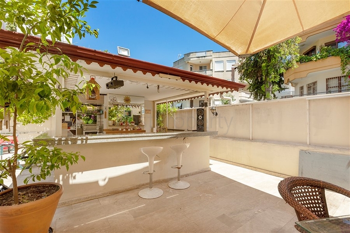 مناسبة للاستثمار -شقة قريبة من البحر -في منطقة اوبا / الانيا 