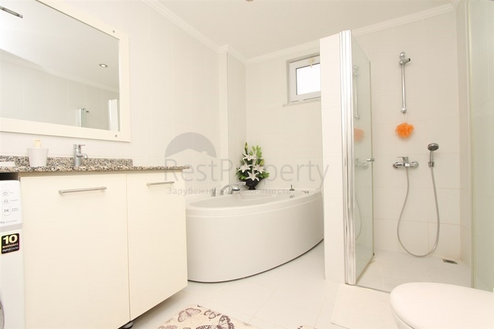 اطلالة ساحرة على شاطئ كليوباترا - شقة 2 غرفة وصالة ضمن مجمع انيق -في مركز الانيا 