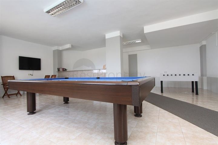 اطلالة ساحرة على شاطئ كليوباترا - شقة 2 غرفة وصالة ضمن مجمع انيق -في مركز الانيا 