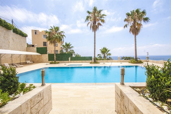 اطلالة ساحرة على شاطئ كليوباترا - شقة 2 غرفة وصالة ضمن مجمع انيق -في مركز الانيا 