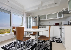 اطلالة ساحرة على شاطئ كليوباترا - شقة 2 غرفة وصالة ضمن مجمع انيق -في مركز الانيا 