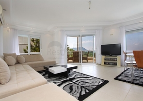 اطلالة ساحرة على شاطئ كليوباترا - شقة 2 غرفة وصالة ضمن مجمع انيق -في مركز الانيا 