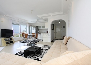 اطلالة ساحرة على شاطئ كليوباترا - شقة 2 غرفة وصالة ضمن مجمع انيق -في مركز الانيا 