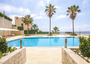 اطلالة ساحرة على شاطئ كليوباترا - شقة 2 غرفة وصالة ضمن مجمع انيق -في مركز الانيا 