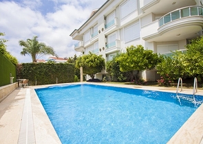 اطلالة ساحرة على شاطئ كليوباترا - شقة 2 غرفة وصالة ضمن مجمع انيق -في مركز الانيا 