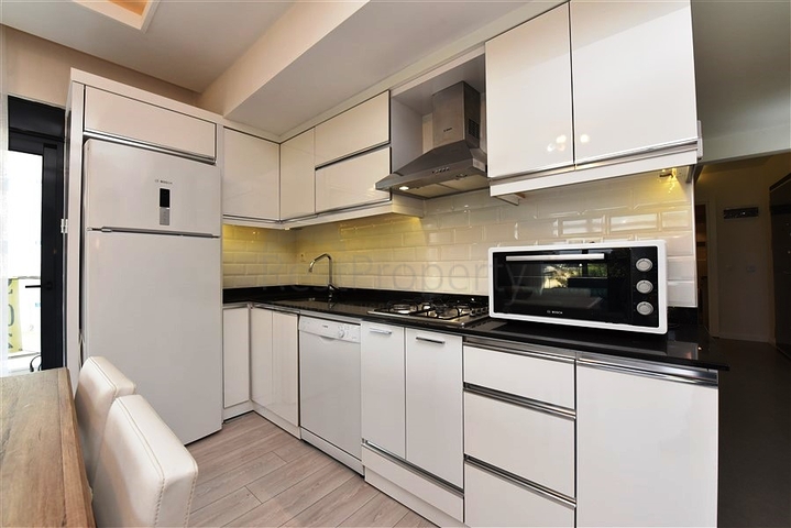 موقع مميز -شقة 2 غرفة وصالة -ضمن مجمع سكني حديث في قلب مدينة الانيا 